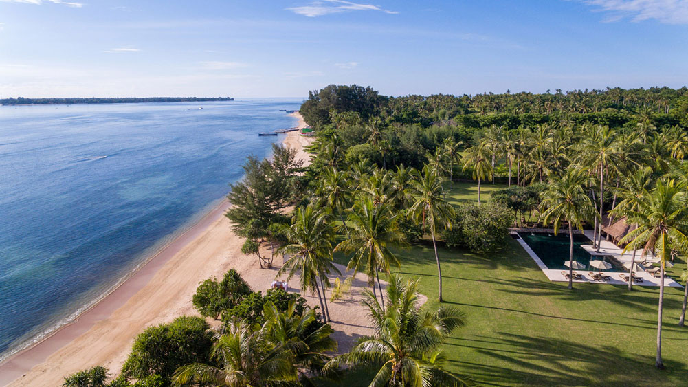 Sira Beach House - Absolute beachfront villa